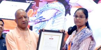 मुख्यमंत्री योगी के हाथों 21 युवाओं को मिला नियुक्ति पत्र