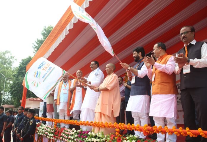 भारत टैक्सी की राह पर यूपी के गांवों में दौड़ेंगी बसें, युवाओं को मिलेगा रोजगार