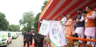 केंद्रीय सहकारिता राज्यमंत्री मुरलीधर मोहोल और मुख्यमंत्री योगी आदित्यनाथ की मौजूदगी में गोरखपुर, वाराणसी, कानपुर और प्रयागराज में भारत टैक्सी की शुरुआत