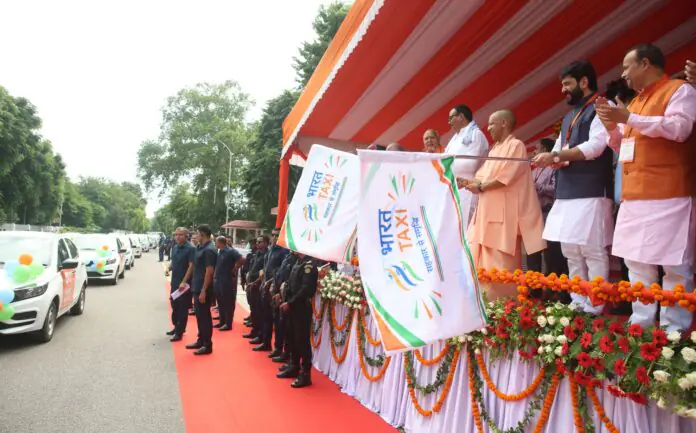 केंद्रीय सहकारिता राज्यमंत्री मुरलीधर मोहोल और मुख्यमंत्री योगी आदित्यनाथ की मौजूदगी में गोरखपुर, वाराणसी, कानपुर और प्रयागराज में भारत टैक्सी की शुरुआत