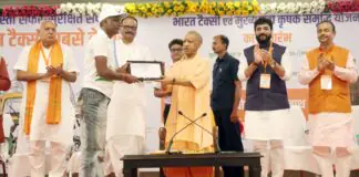 मुख्यमंत्री ने भारत टैक्सी के पांच सारथियों को किया सम्मानित, कृषक समृद्धि योजना के लाभार्थियों को प्रदान किया चेक