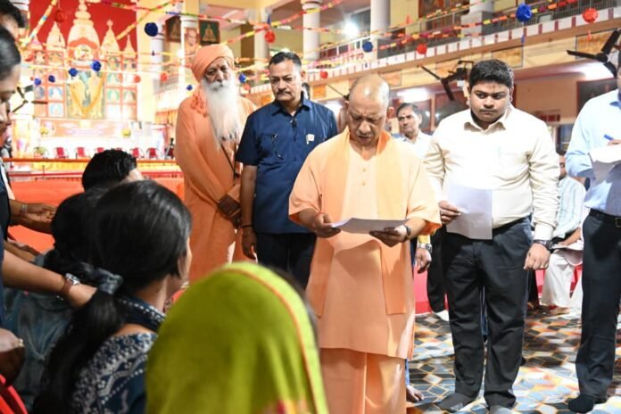 समस्या निस्तारण में लापरवाही पर होगी कड़ी कार्रवाई: सीएम योगी
