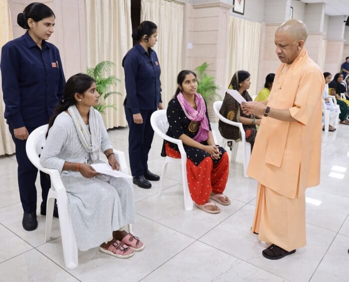 शांति, खुशहाली व सुदृढ़ कानून व्यवस्था नए यूपी की पहचान, इसमें बाधा डालने वालों को सिखाएं सबकः मुख्यमंत्री