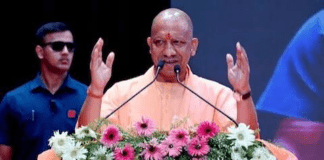 जो प्रदेश की सेवा में जुटे, योगी सरकार ने उनके परिवारों को दिया स्वास्थ्य सुरक्षा का कवच