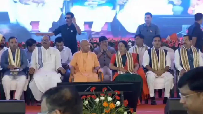 मुख्यमंत्री योगी ने सेवा ज्योति यात्रा ‘विकसित भारत संकल्प सभा’ कार्यक्रम को किया संबोधित