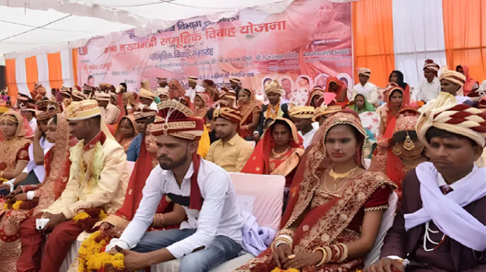 योगी सरकार की सामूहिक विवाह योजना बनी जरूरतमंद परिवारों का सहारा, 28,833 जोड़ों ने थामा एक-दूजे का हाथ