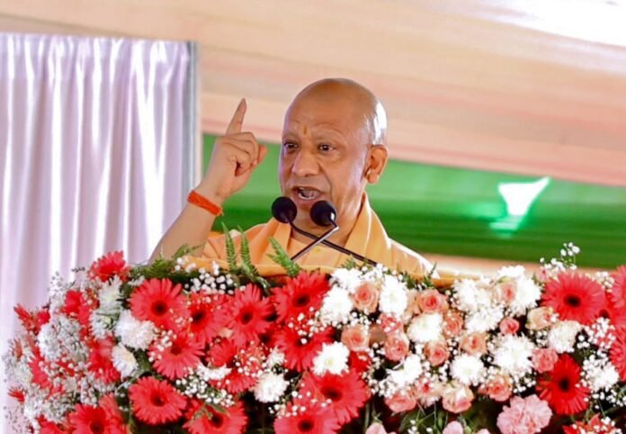 बरेली क्लब ग्राउंड में भाजपा प्रत्याशी डॉ. हरि सिंह ढिल्लो के समर्थन में शिक्षक सम्मेलन को मुख्यमंत्री योगी ने किया संबोधित