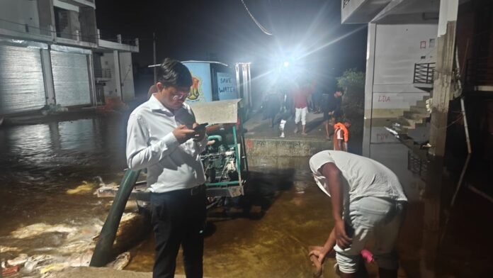 योगी सरकार का बाढ़ प्रभावित क्षेत्रों में स्वच्छता और स्वास्थ्य सुरक्षा पर जोर, ड्रोन से एंटी लार्वा छिड़काव