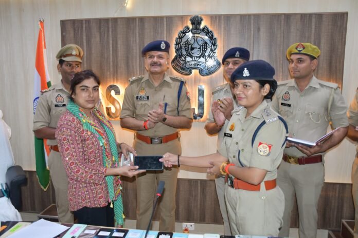 मिशन शक्ति 6.0 में यूपी पुलिस का कमाल, सात दिन में पांच राज्यों से खोज निकाले 32 लाख के गुम मोबाइल