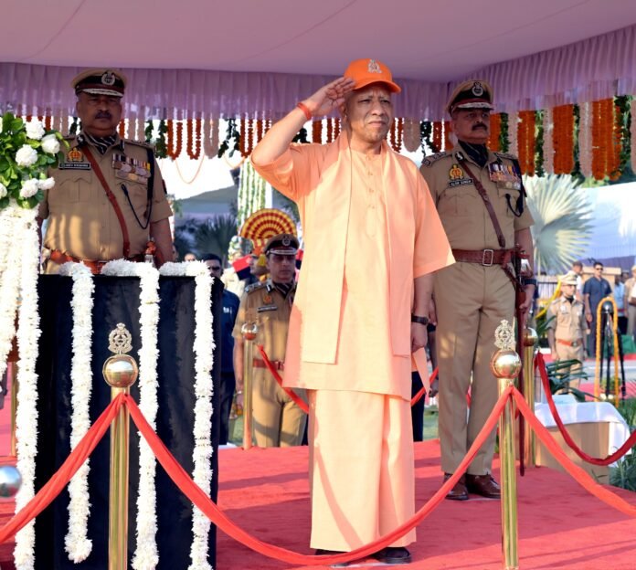पुलिस स्मृति दिवस पर रिजर्व पुलिस लाइन में आयोजित स्मृति परेड को मुख्यमंत्री योगी ने किया संबोधित, छह बलिदानी जवानों को दी श्रद्धांजलि