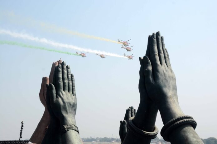 भारतीय वायु सेना की 94वीं वर्षगांठ के पर वाराणसी में ‘विंग्स ओवर गंगा’ एयर शो