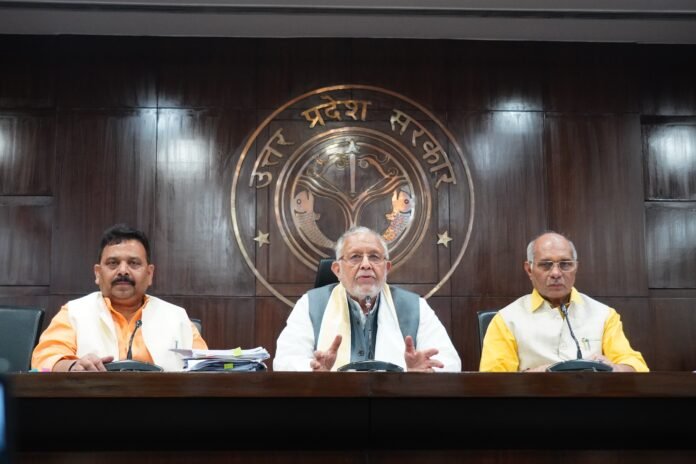 योगी कैबिनेट का बड़ा फैसला: माध्यमिक और बेसिक शिक्षा के शिक्षणेत्तर कर्मचारियों को भी मिलेगी कैशलेस चिकित्सा सुविधा